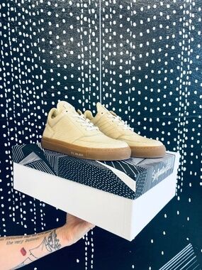 👟 RARE Six Hundred Four x Kari Kristensen Limited Edition Sneakers ✨